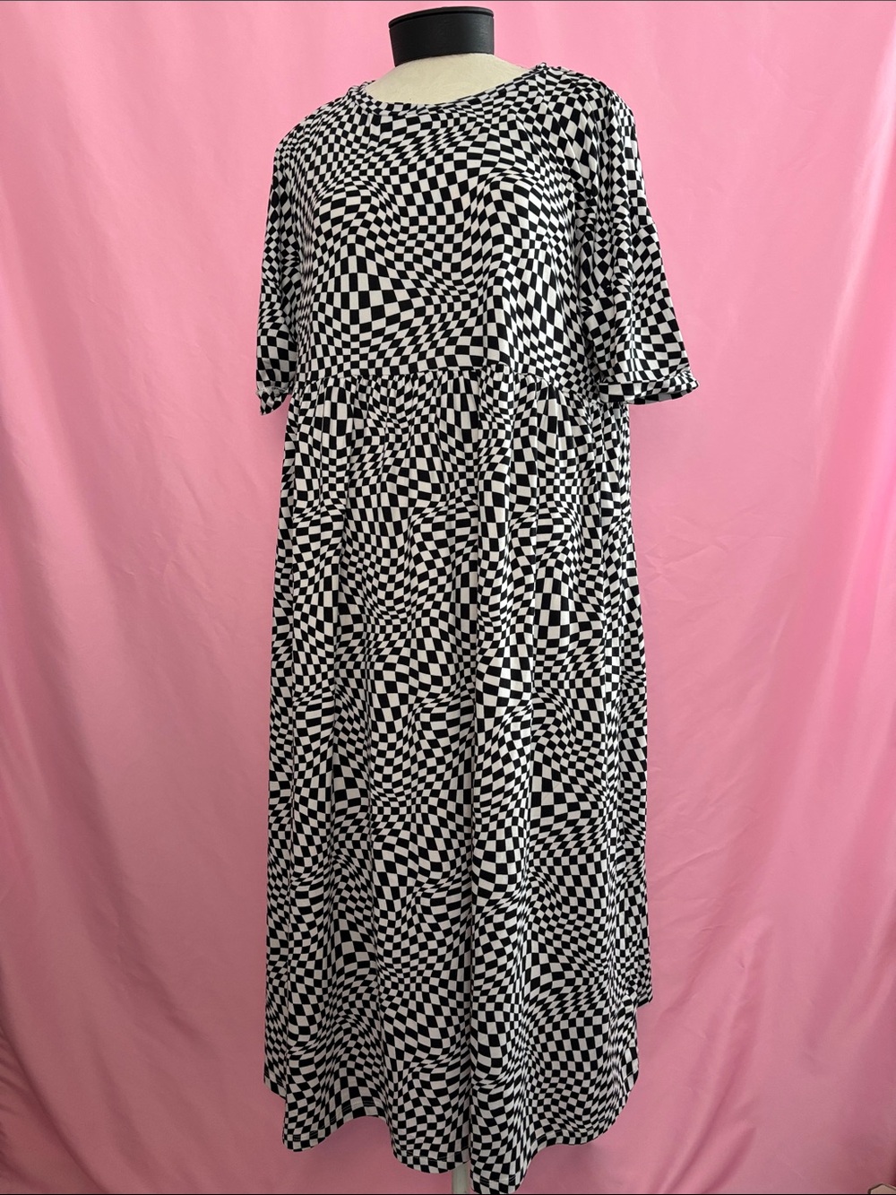 Urban Threads Oversized Midi Smock Dress in Black & White Psychedelic Checker